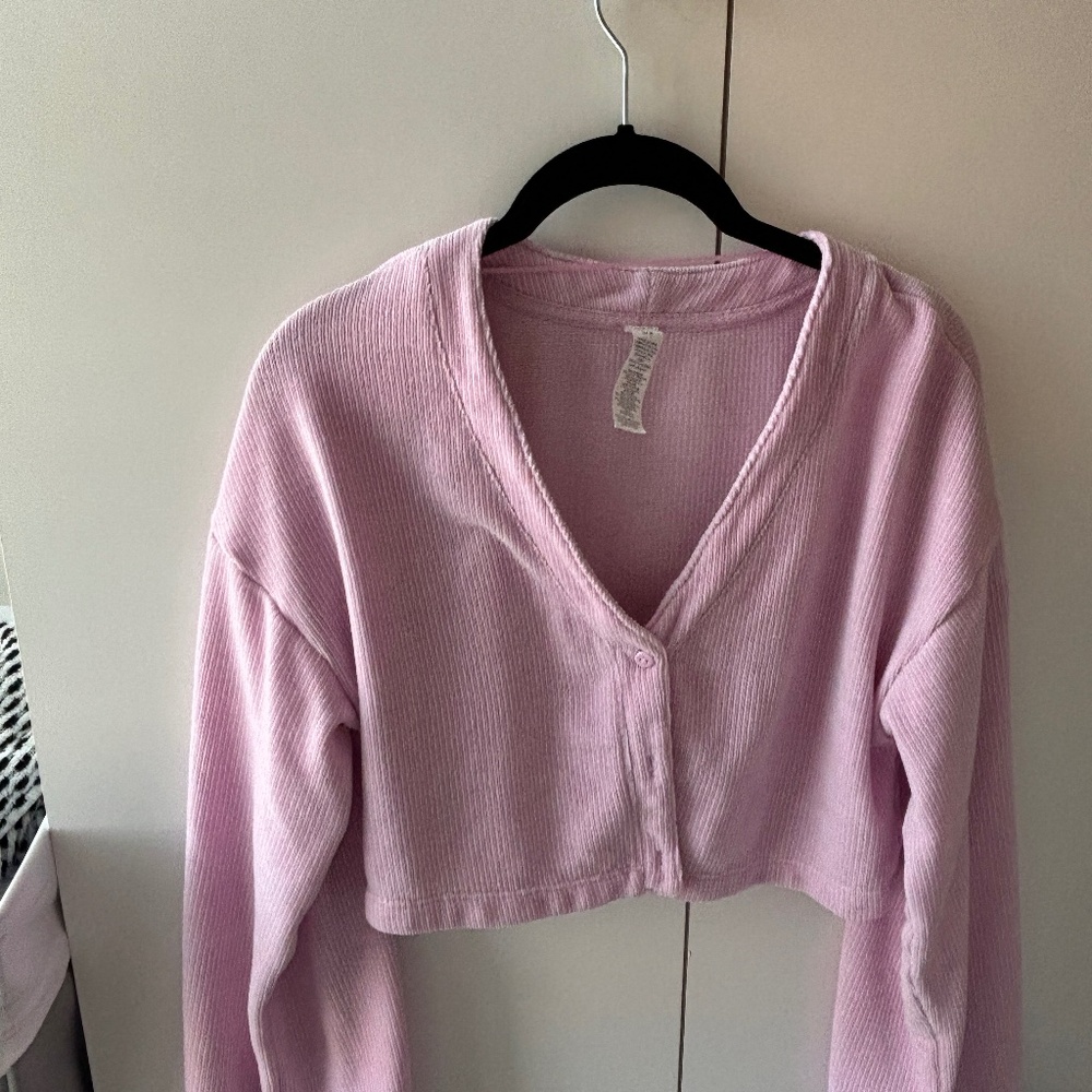 Alo Yoga Chenille Chalet Cropped Button Cardigan Sugarplum Pink